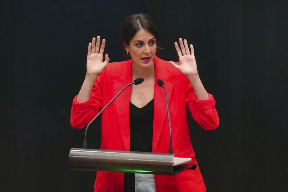 La portavoz del Grupo Más Madrid, Rita Maestre, durante su intervención en el último pleno ordinario de esta legislatura del ayuntamiento de Madrid este martes. - EFE / Borja Sánchez Trillo.