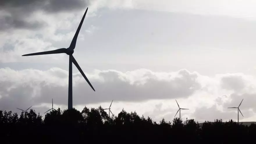 Varios aerogeneradores en el parque eólico de Vilachá, a 15 de marzo de 2024, en Lugo, Galicia (España). Carlos Castro - Europa Press