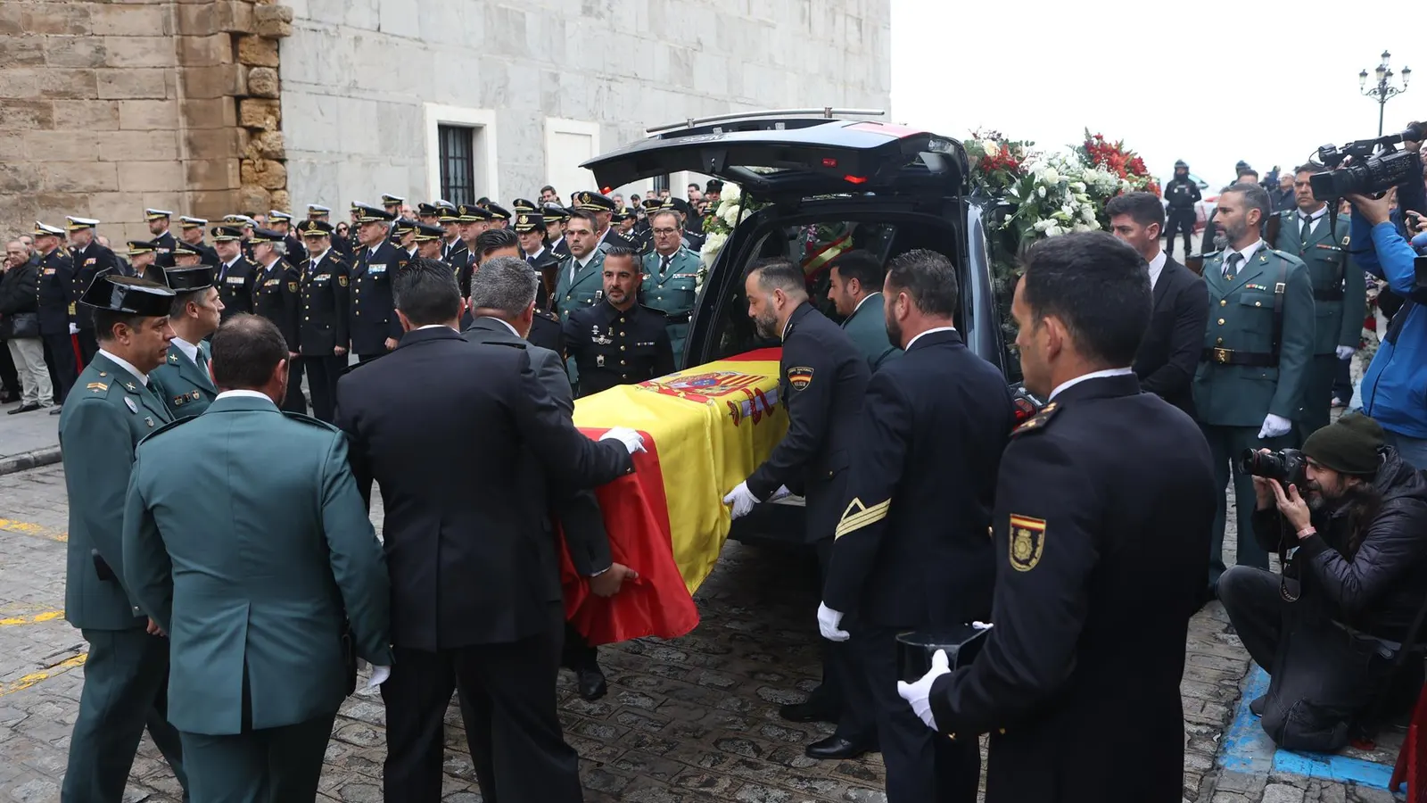 Agentes y autoridades dan el último adiós con "profundo pesar" al guardia civil de San Fernando muerto en BarbateEuropa Press