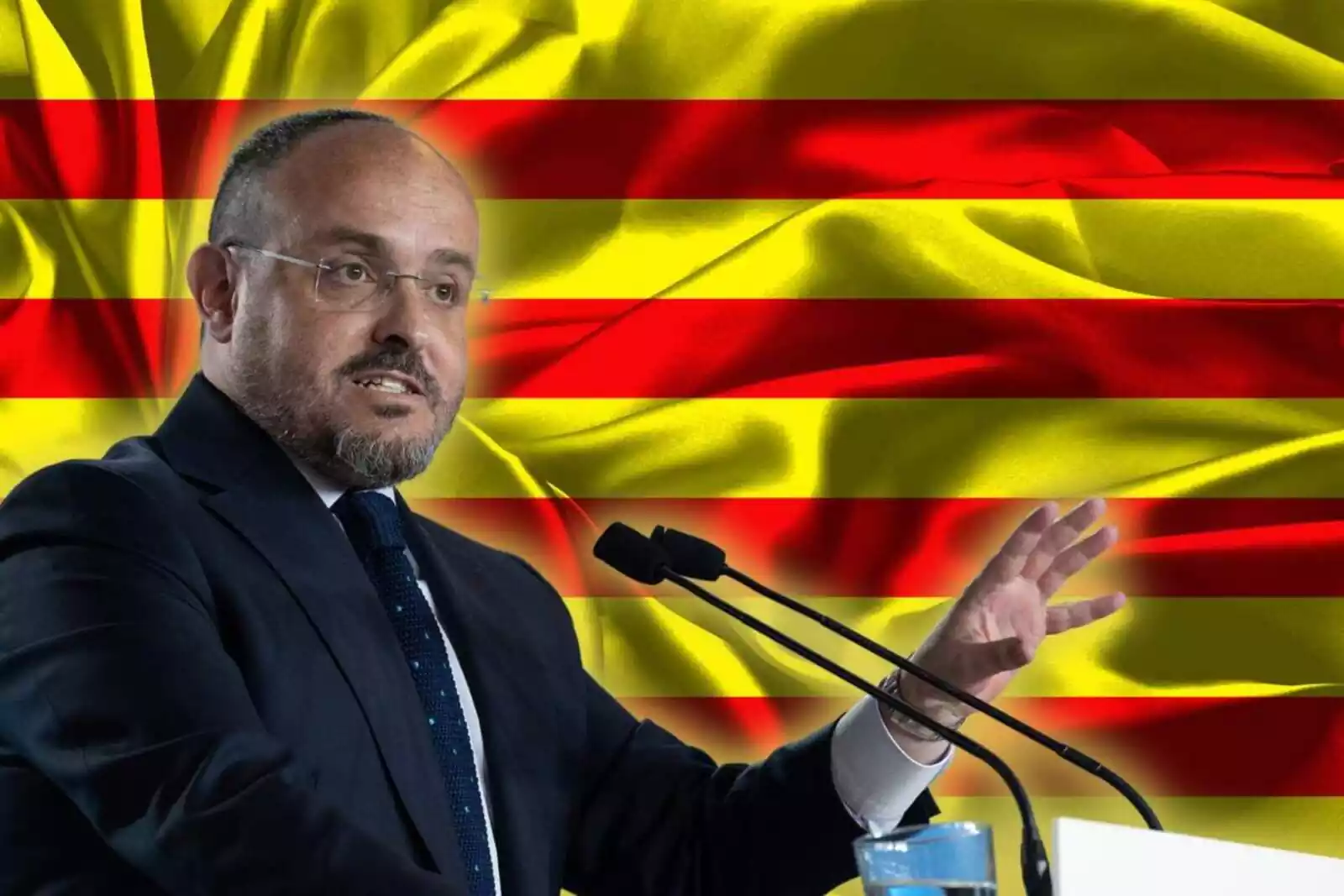 Alejandro Fernández y la bandera de Cataluña