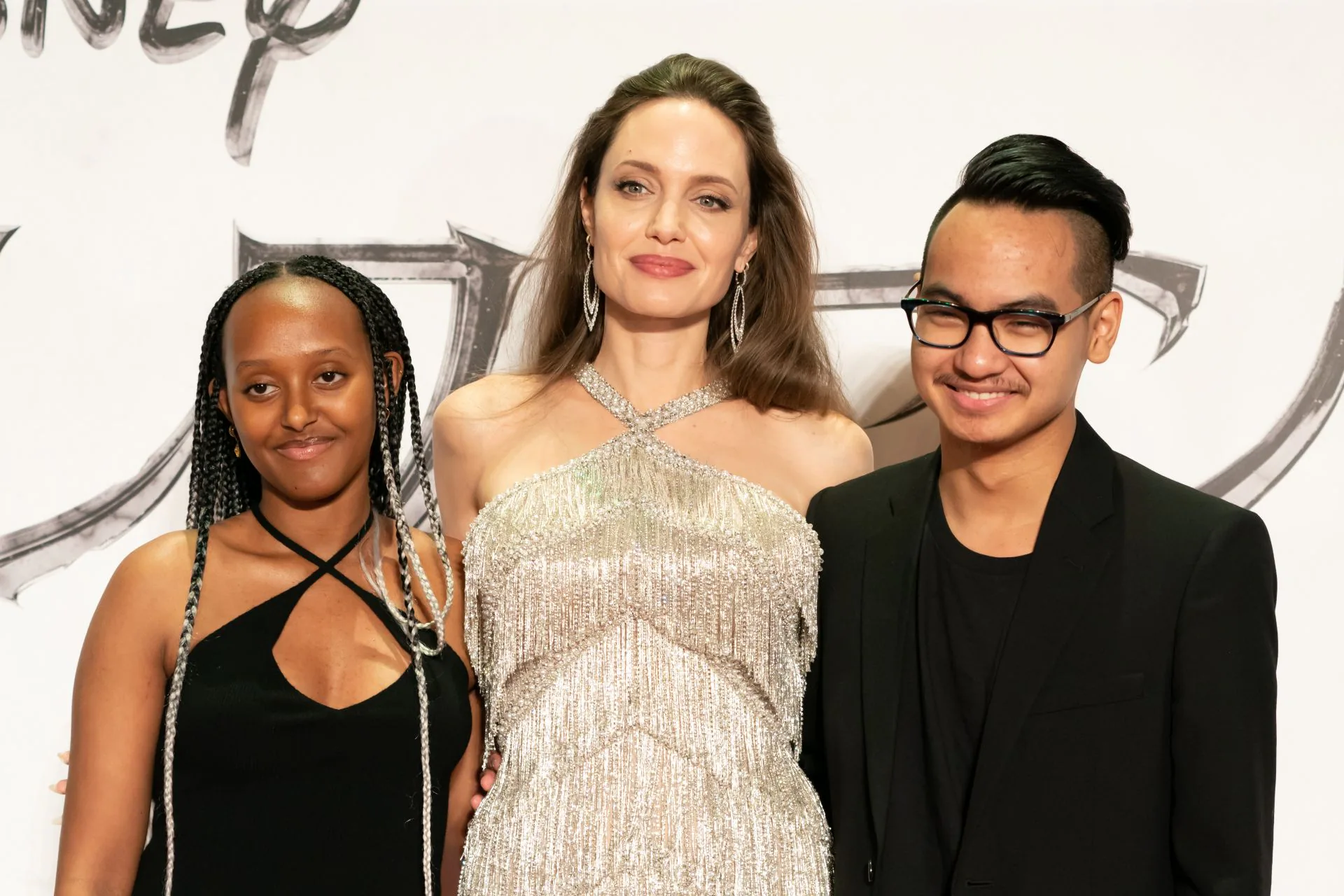 Angelina Jolie, junto a Zahara y Maddox en la premiere de 'Maléfica' en Tokio, en 2017 ABC