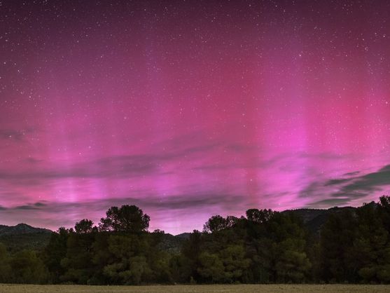 Aurora boreal observada en Archivel, pedanía de Caravaca de la Cruz (Antonio Sevilla/X/@MeteOrihuela