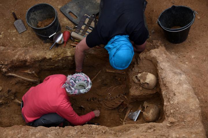 Voluntarios de "Recuperación de la memoria histórica", trabajando en una fosa de GuadalajaraPACIFIC PRESS