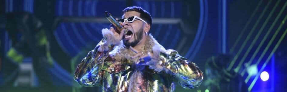 Anuel AA actuando en los Latin Grammy Awards ) AP