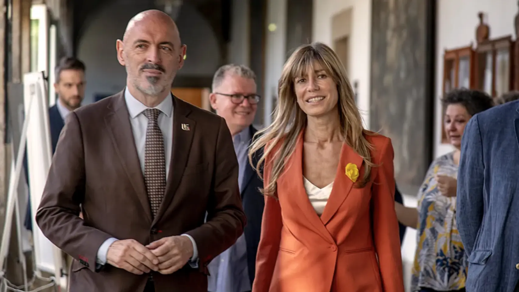 Joaquín Goyache, rector de la UCM, y Begoña Gómez en un acto. UCM