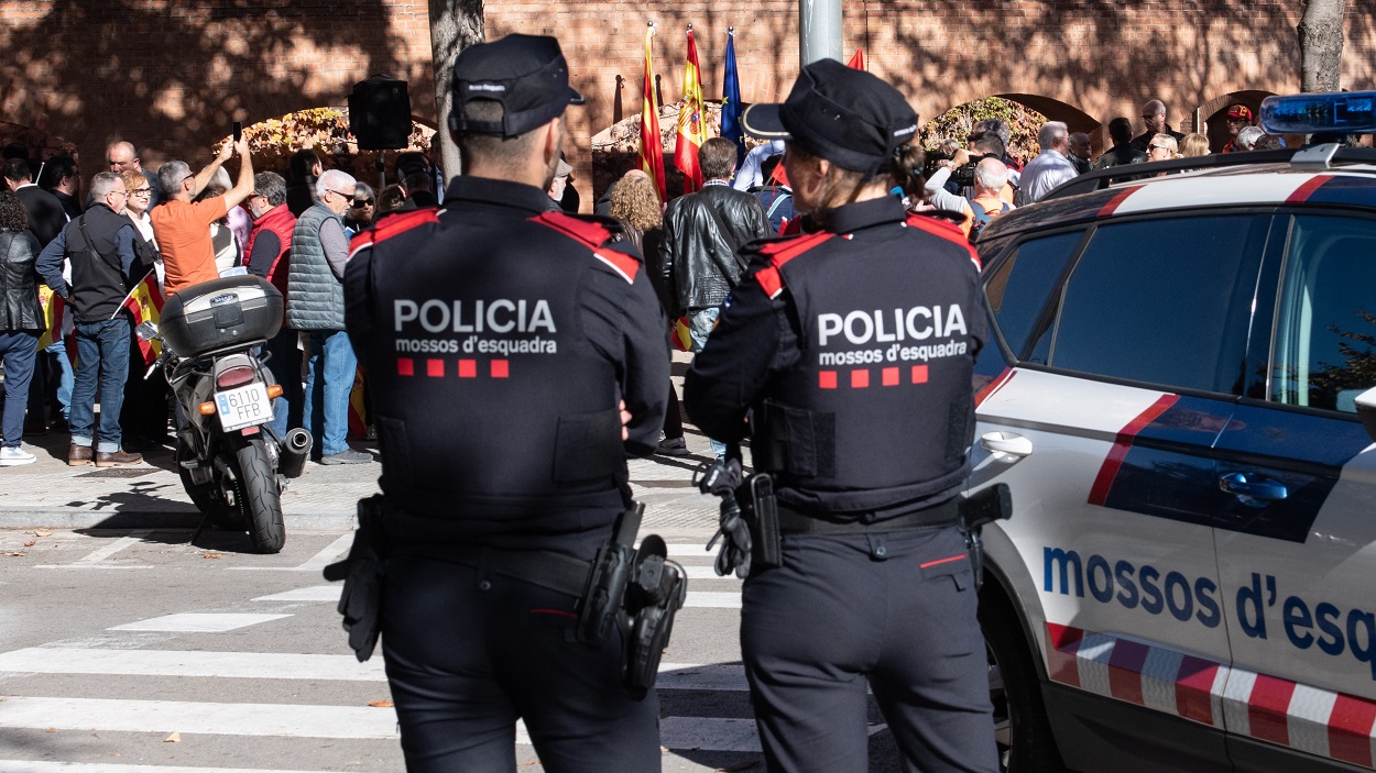 Dos mossos de Esquadra