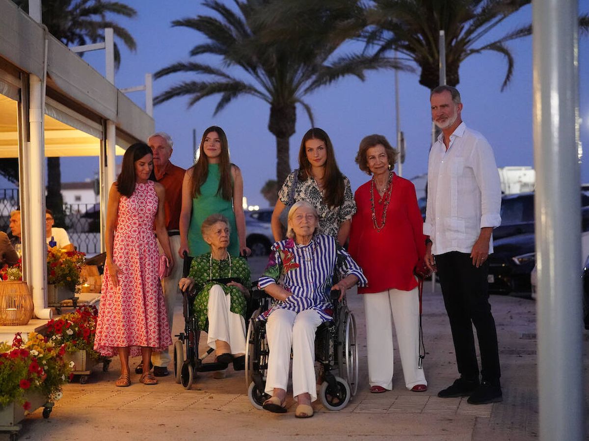 La familia real en un restaurante de Mallorca