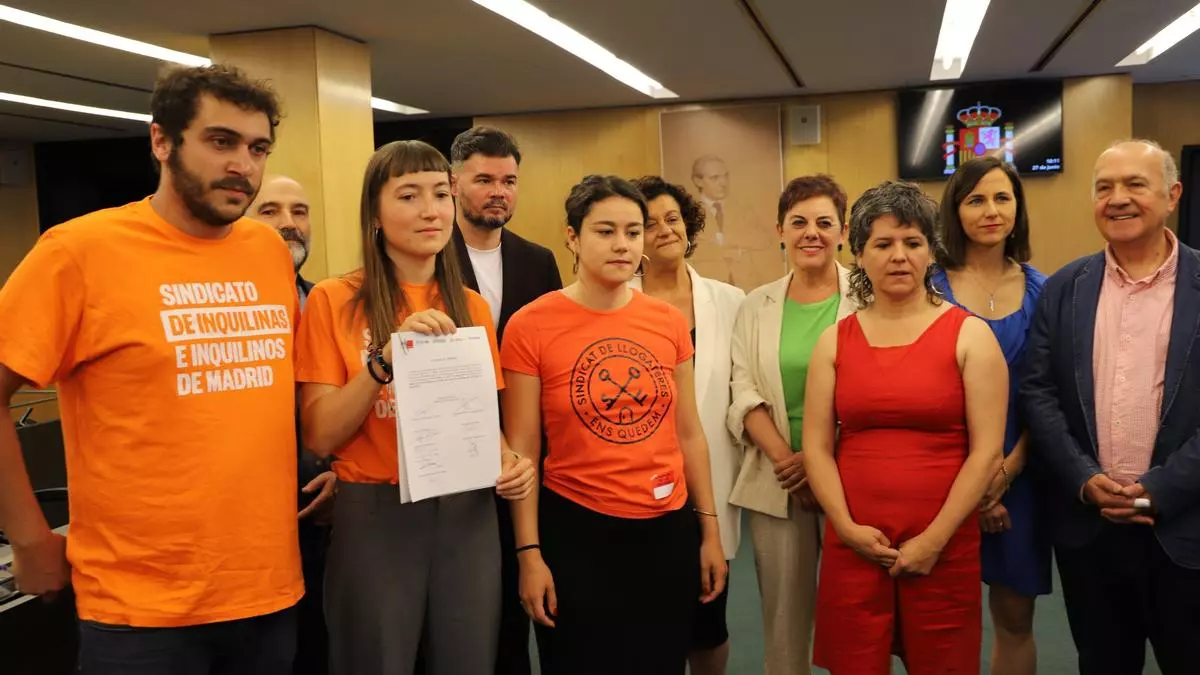 Sumar, ERC, EH Bildu, Podemos y BNG registran junto al Sindicato de Inquilinas de Cataluña una proposición de ley para regular los alquileres de temporada. Europa Press/EH Bildu