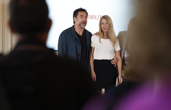 El actor Javier Bardem en el acto en homenaje a Bigas Luna, acompañado de su hija, Betty Bigas Juan Herrero / EFE