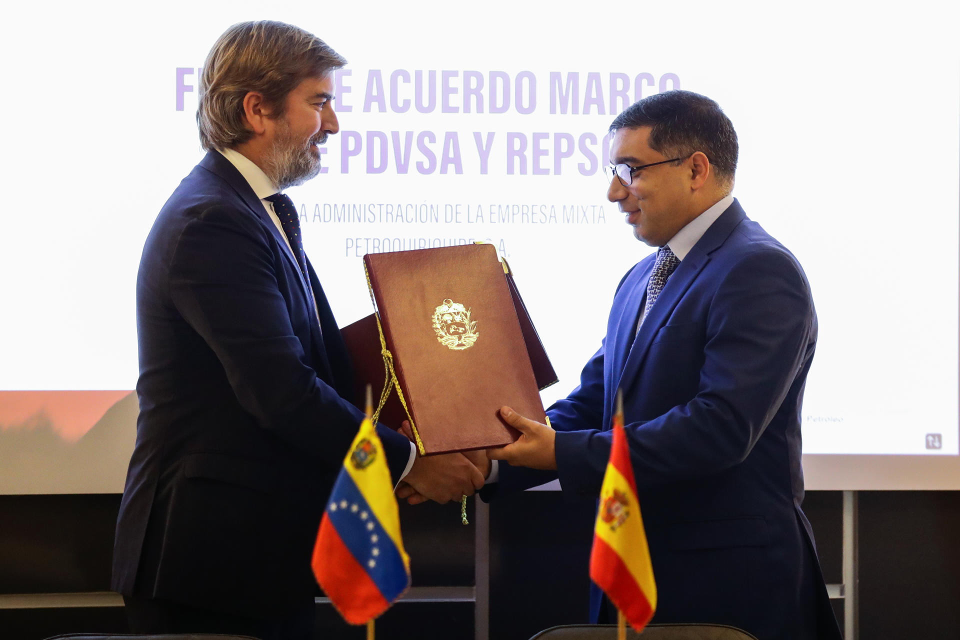 Representantes de Repsol y Venezuela