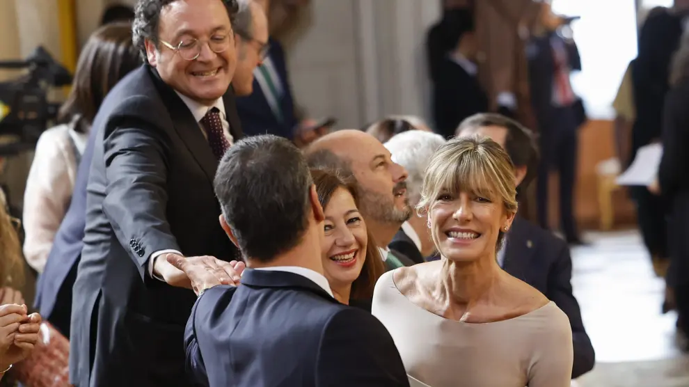 El presidente del Gobierno, Pedro Sánchez (delante), su esposa, Begoña Gómez (d), el fiscal general del Estado, Álvaro García Ortiz (i), y la presidenta del Congreso, Francina Armengol (c).EFE