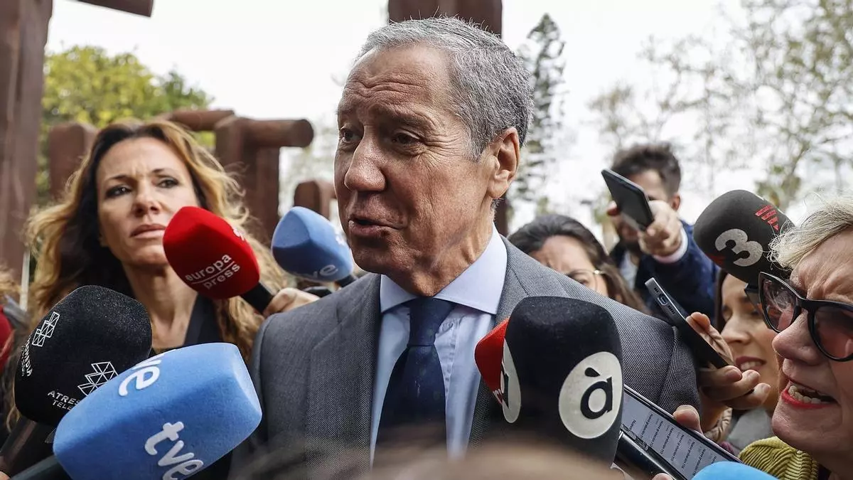 El expresidente de la Generalitat valenciana y exministro Eduardo Zaplana atiende a los medios en una imagen de archivo. Rober Solsona / Europa Press