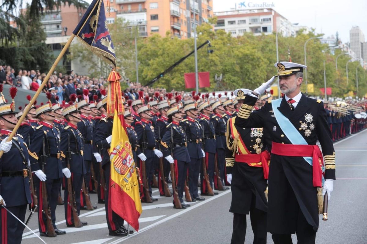 Militares con el Rey Felipe VI