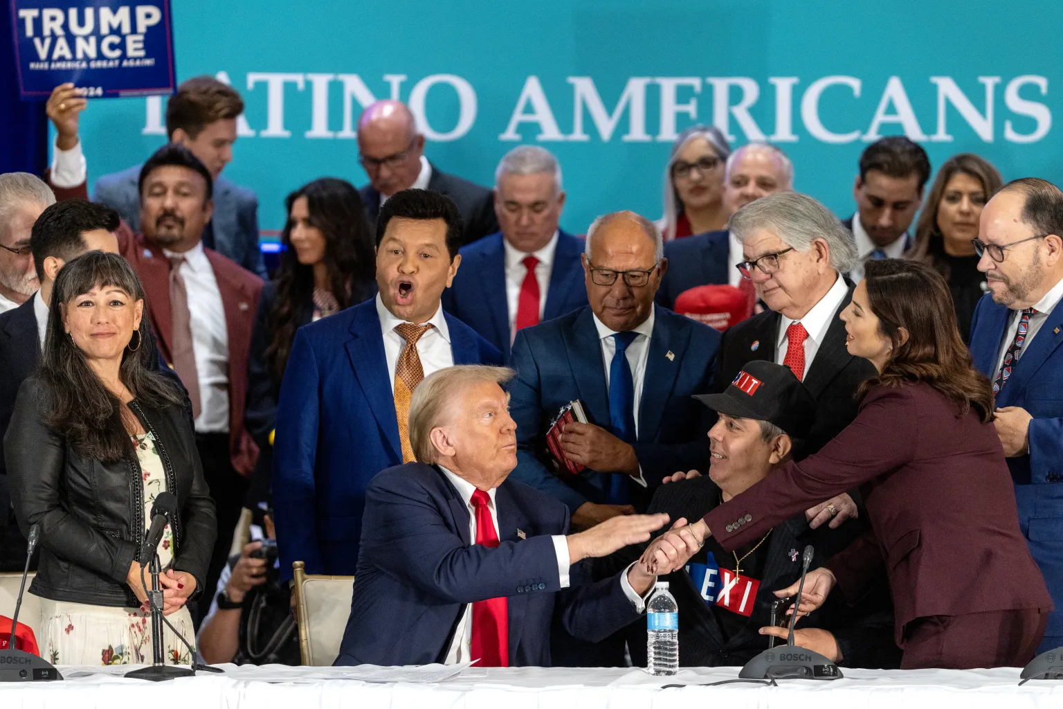 El expresidente de EE.UU. Donald Trump durante un evento de su campaña a la Presidencia con latinos en Miami, este 22 de octubre de 2024. EFE/Cristóbal Herrera