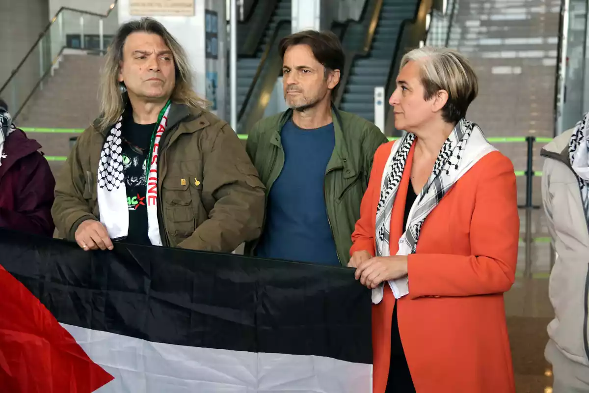 Ada Colau y Jaume Asens en el aeropuerto