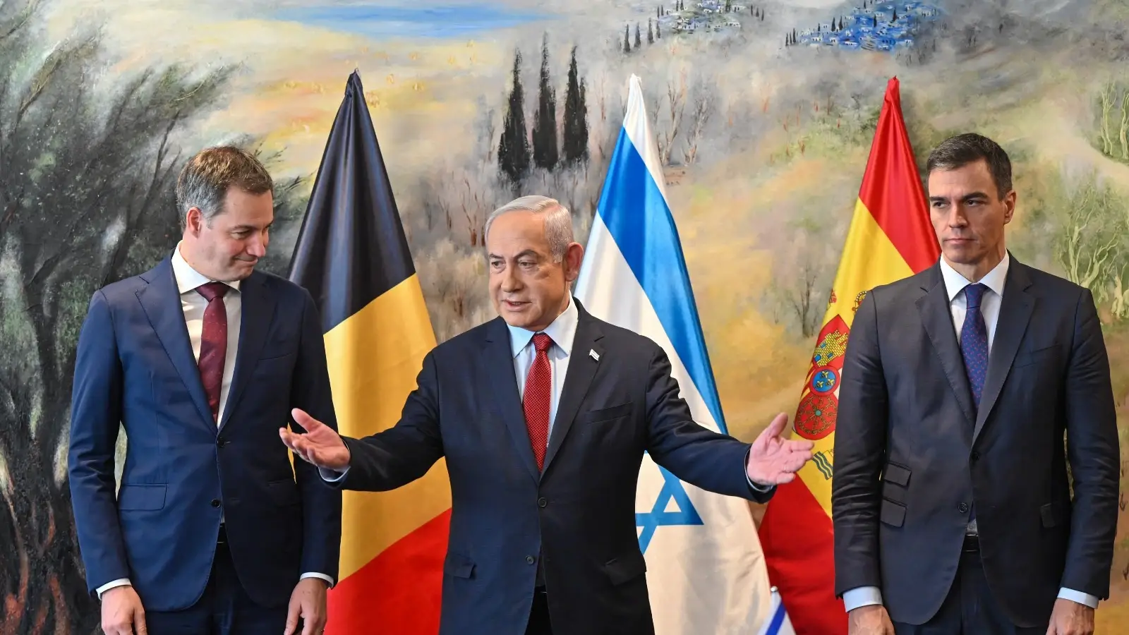 El Presidente del Gobierno, Pedro Sánchez, el primer ministro israelí, Benjamin Netanyahu y el primer ministro belga, Alexander de Croo, durante su encuentro en Jerusalén. | Agencia EFE