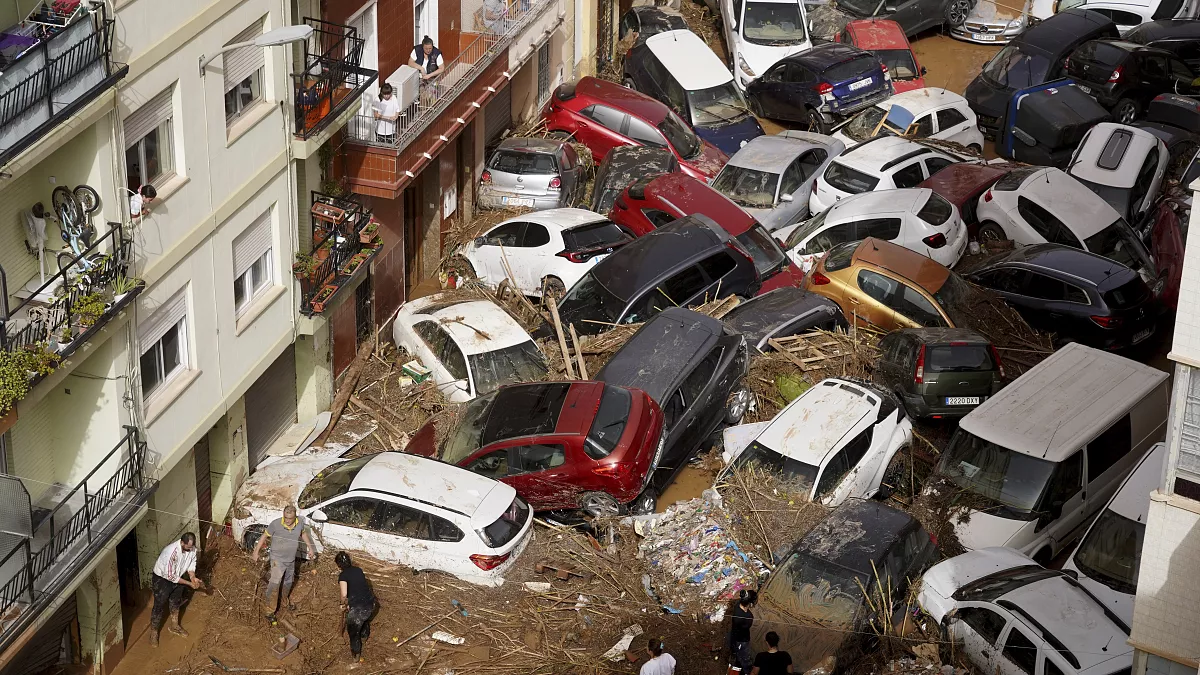 Coches amontonados en Valencia