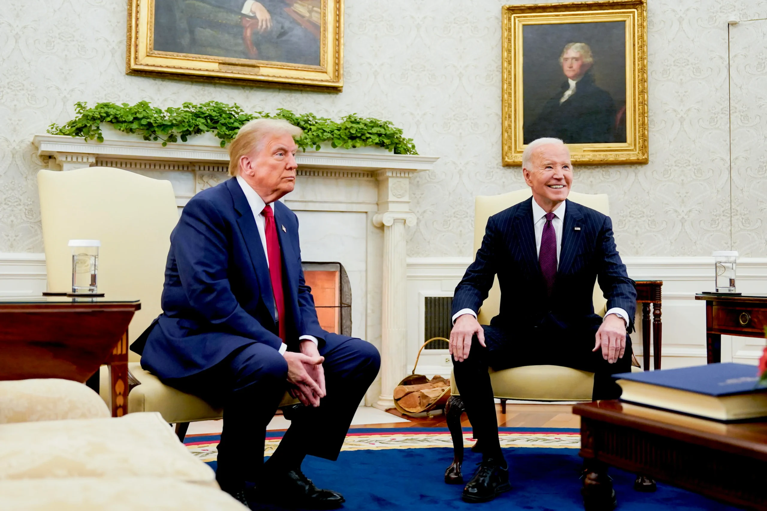 Trump y Biden en el Despacho Oval