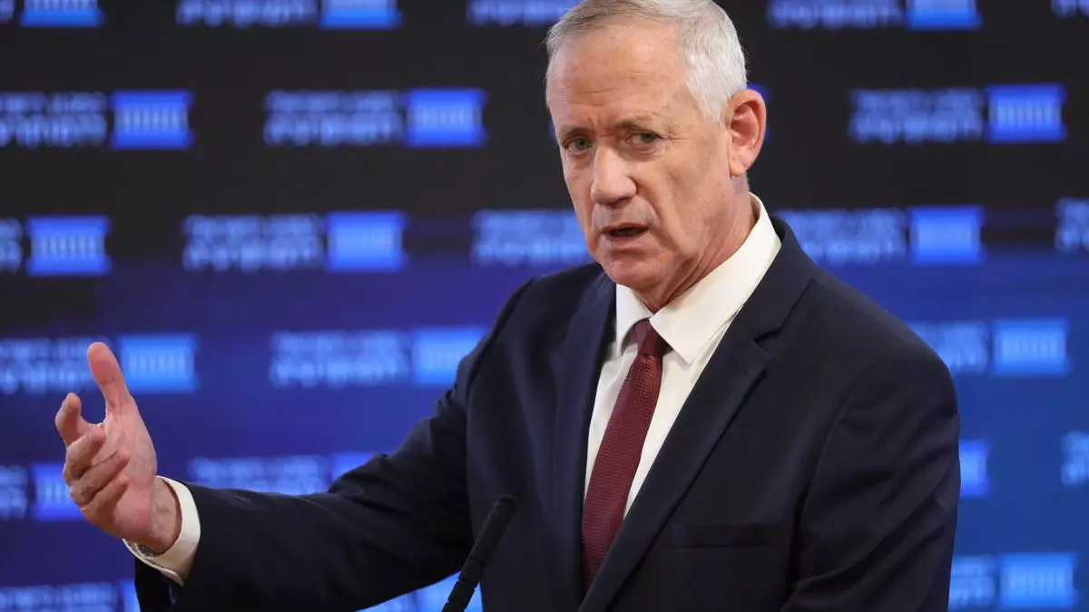 El Ministro de Defensa israelí, Benny Gantz, habla durante una conferencia de prensa en el Instituto de Democracia de Israel en Jerusalén este martes. EFE/EPA/ABIR SULTAN