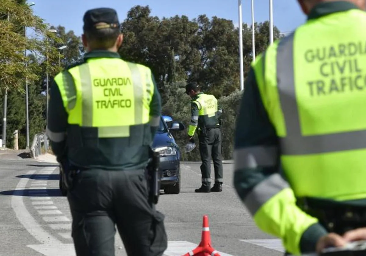 Guardia Civil en la carretera