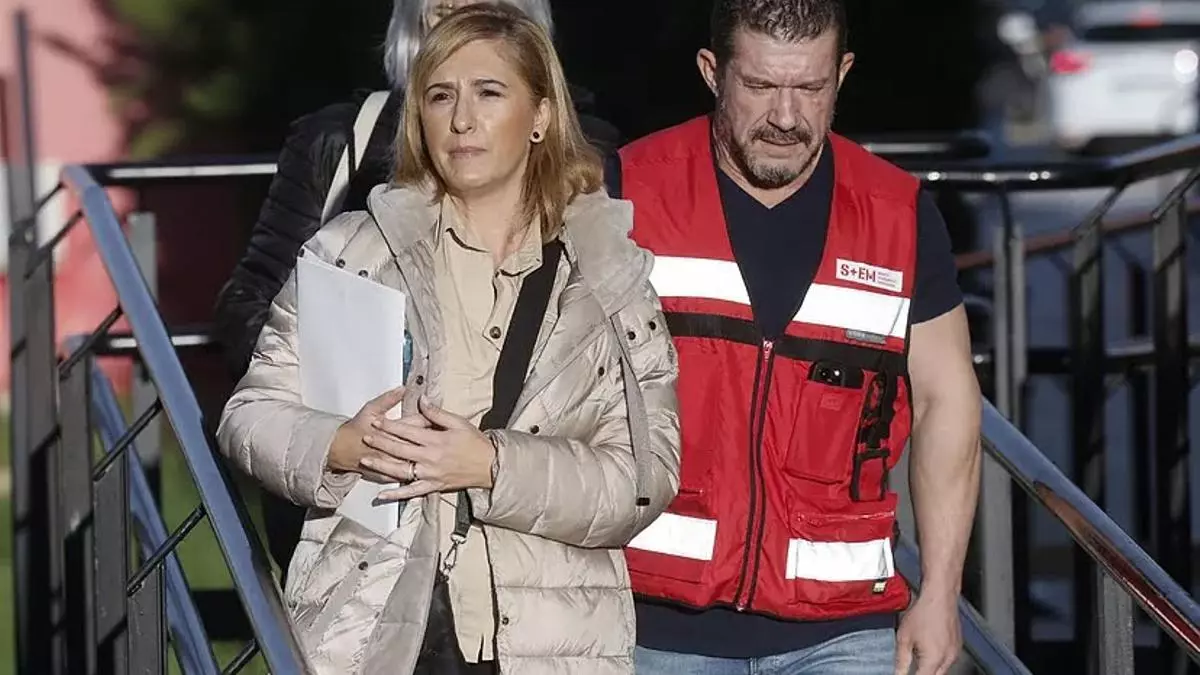 El secretario autonómico de Emergencias, Emilio Argüeso, junto a la ya exconsellera Salomé Pradas. EFE