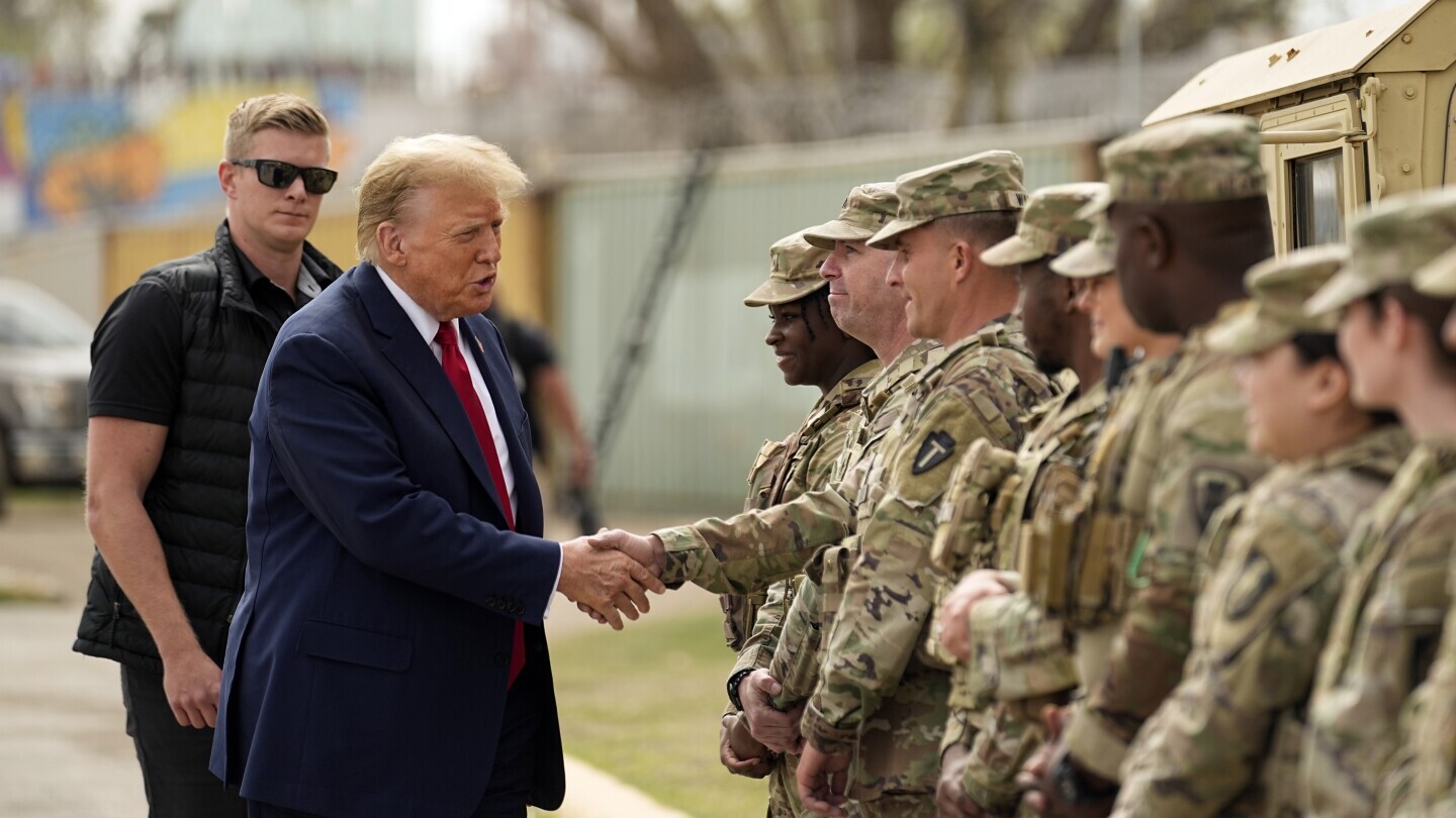 Trump y miembros del Ejército