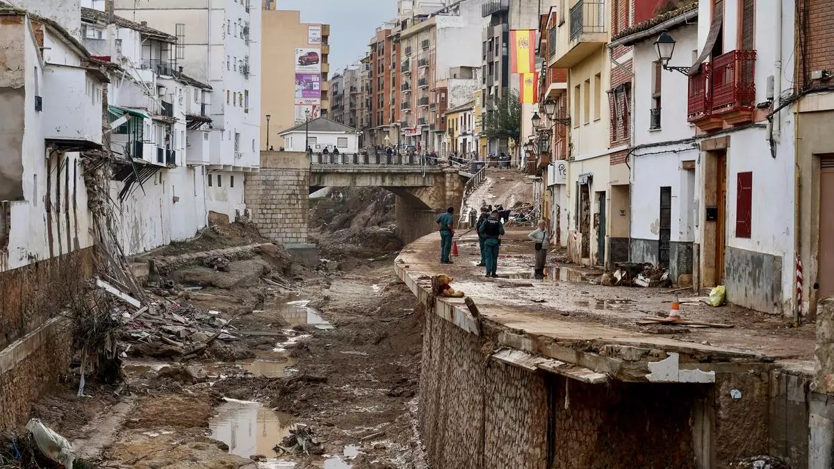 Así ha quedado la localidad de Chiva tras el paso de la DANA de hace una semana. Eduardo Manzana / Europa Press