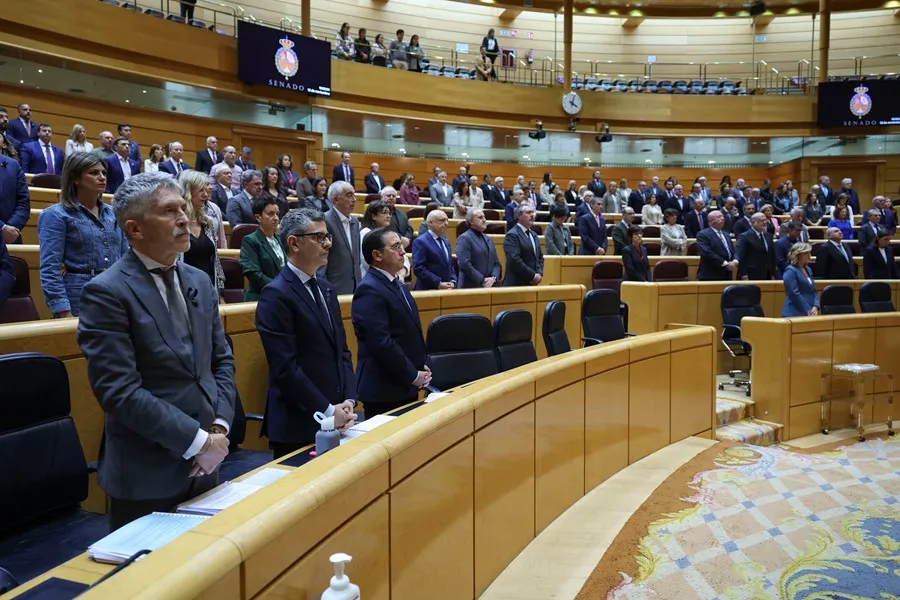 Ministros y senadores, este martes antes del pleno del Senado. EFE/Kiko Huesca