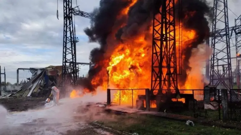 Reuters (foto de la Presidencia ucraniana) Pie de foto,Ucrania denuncia que Rusia ha intensificado sus ataques a infraestructuras clave antes del invierno.