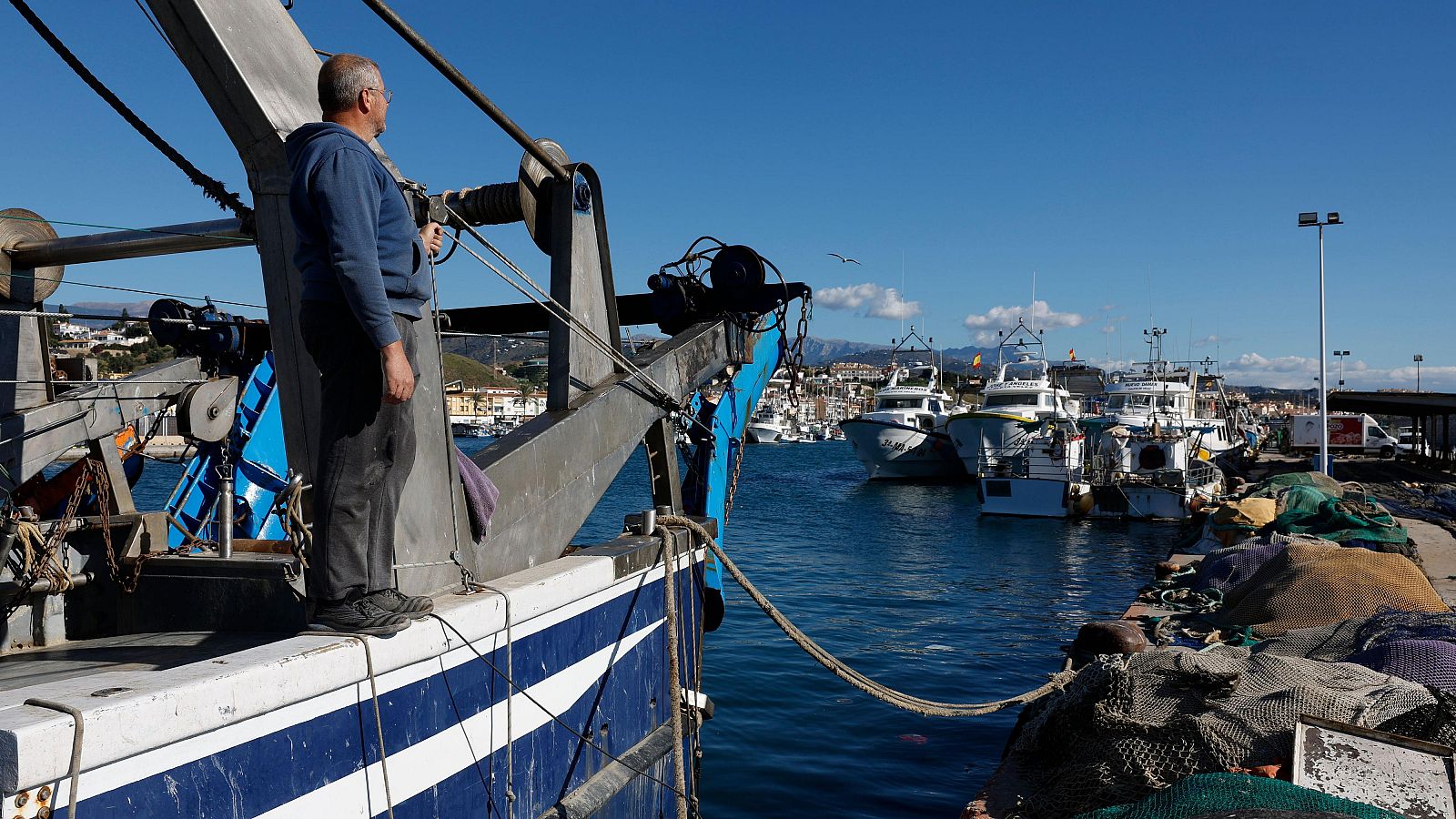 Barco de pesca en el mar