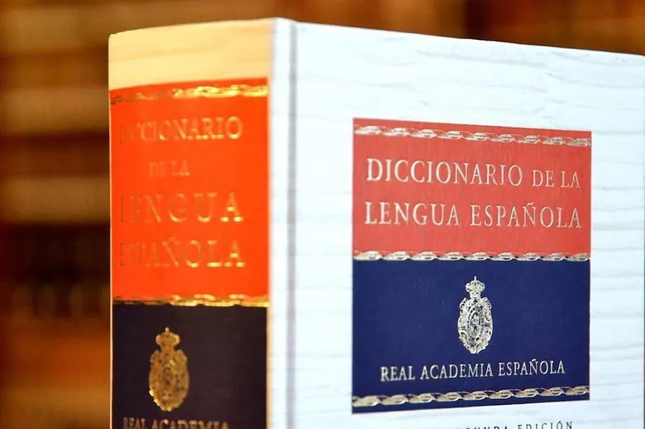 El DIccionario de la Lengua Española.