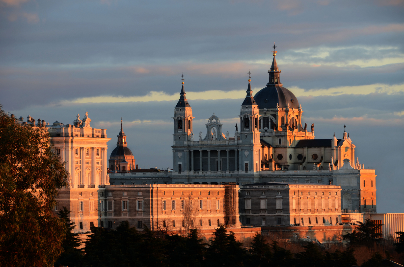 Palacio Real de Madrid y la Basílica de la Almudena