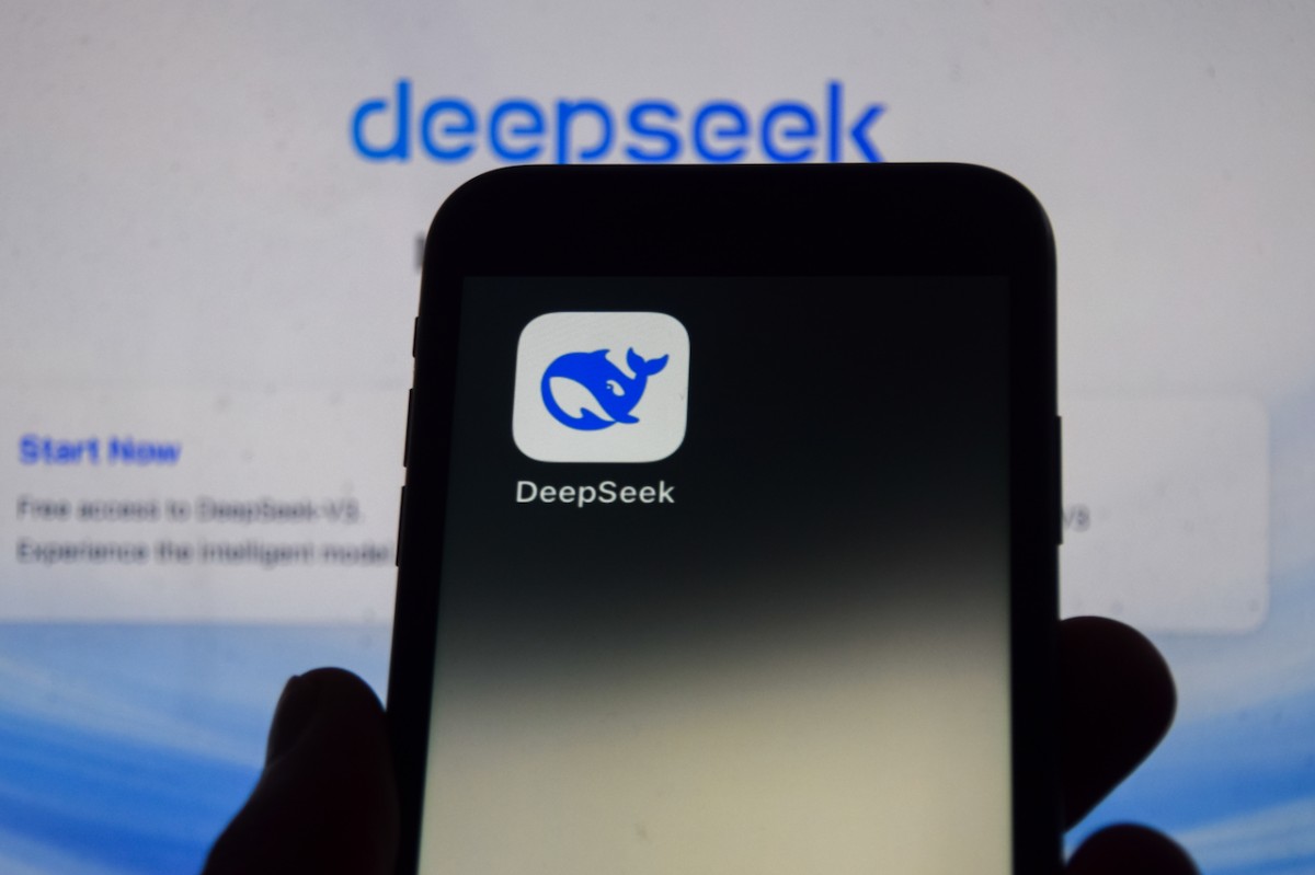 Las acciones tecnológicas estadounidenses caen tras el lanzamiento del chatbot DeepSeek AI. | Vuk Valcic / Zuma Press