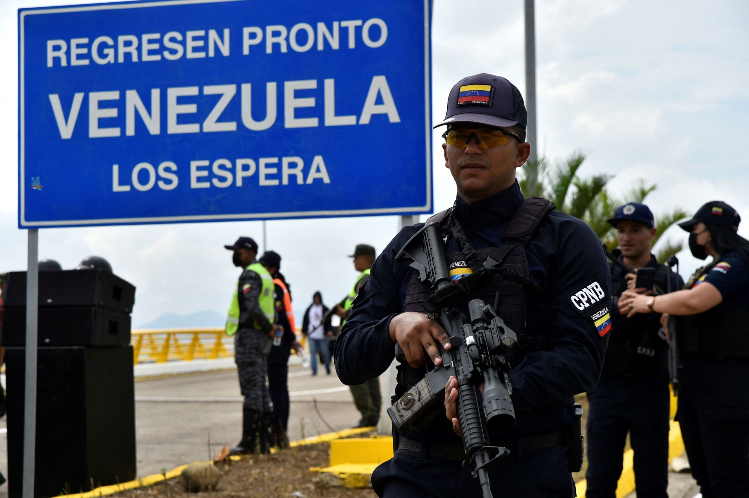 Militar en la frontera de Venezuela con Colombia