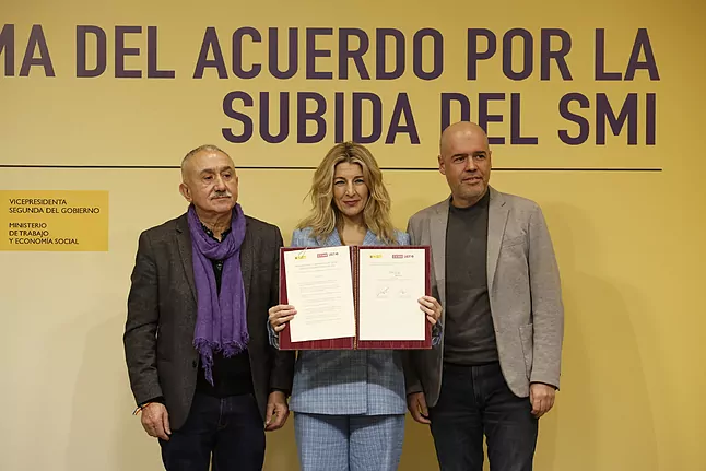 Pepe Álvarez, secretario general de UGT; Yolanda Díaz, ministra de Trabajo, y Unai Sordo, secretario general de CCOOAlberto di LolliMundo