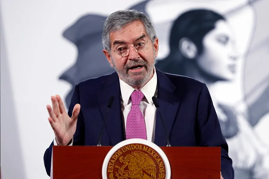 El canciller mexicano, Juan Ramón de la Fuente participa este lunes durante una rueda de prensa en Palacio Nacional de la Ciudad de México (México). EFE/ Mario Guzmán