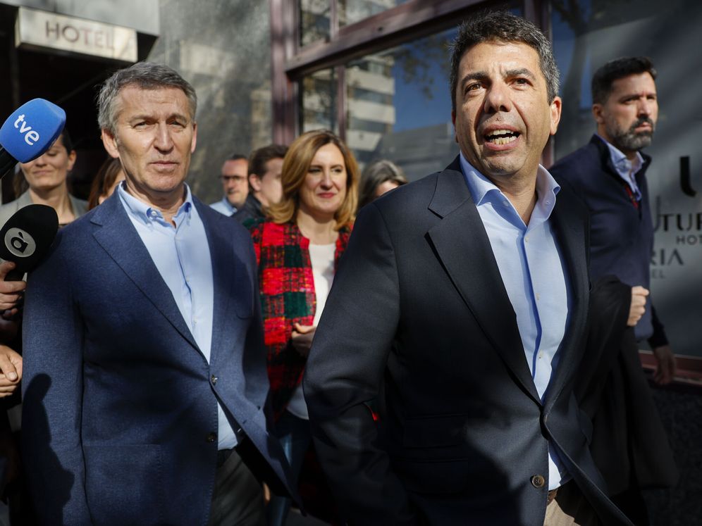 Mazón, con Feijóo y María José Catalá. (EFE/Ana Escobar)